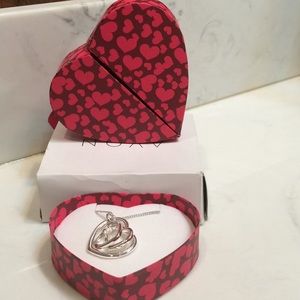 Perfect Valentine’s Day Gift! Avon Loving Moments Necklace in Gift box